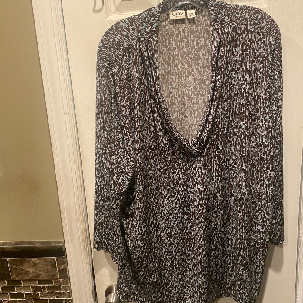 CATO Womens V-NECK Blouse - Brown Pattern - SIZE 26/28W